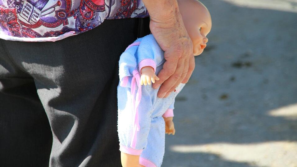 Pädophile Menschen finden Kinder sexuell anziehend, solange die Geschlechtsmerkmale nicht ausgebildet sind, erklärt der Therapeut von 'Kein Täter werden', Thomas Loew.