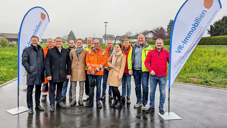 Die Beteiligten haben sich zur offiziellen Abnahme des Baugebiets getroffen. Die Beteiligten haben sich zur offiziellen Abnahme des Baugebiets getroffen.