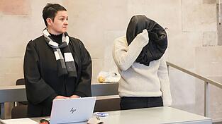 Die Verteidigerin forderte in ihrem Plädoyer, die 19-Jährige wegen Totschlags zu einer Jugendstrafe von nicht mehr als fünf Jahren zu verurteilen. (Archivbild) Die Verteidigerin forderte in ihrem Plädoyer, die 19-Jährige wegen Totschlags zu einer Jugendstrafe von nicht mehr als fünf Jahren zu verurteilen. (Archivbild)