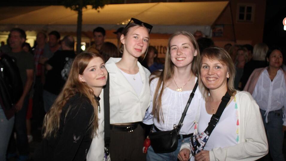 Viele Landshuter genossen ihren Freitagabend auf dem Bismarckplatzfest.