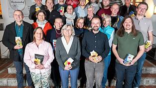 Eine gute Mischung an Kandidatinnen und Kandidaten aus allen Ortsteilen unterstützen den Bürgmeisterkandidaten Sebastian Stanglmaier.