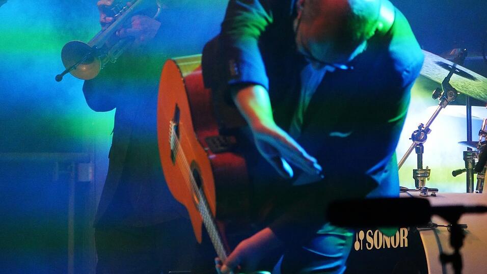 Mit seiner Tour zum Album 'Heile Welt' war Hannes Ringlstetter zweimal in Passau zu Gast.