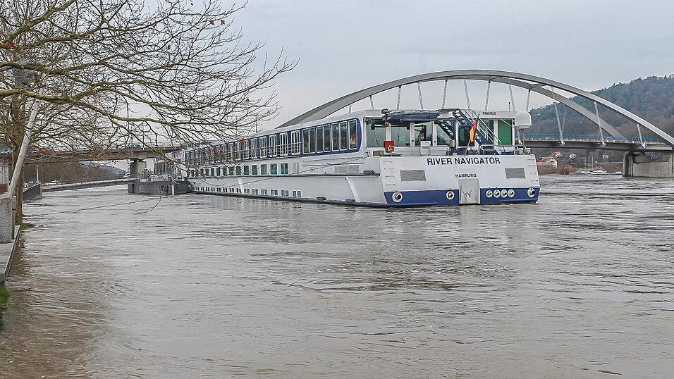 Auch in Vilshofen stieg die Donau &uuml;ber die Ufer.