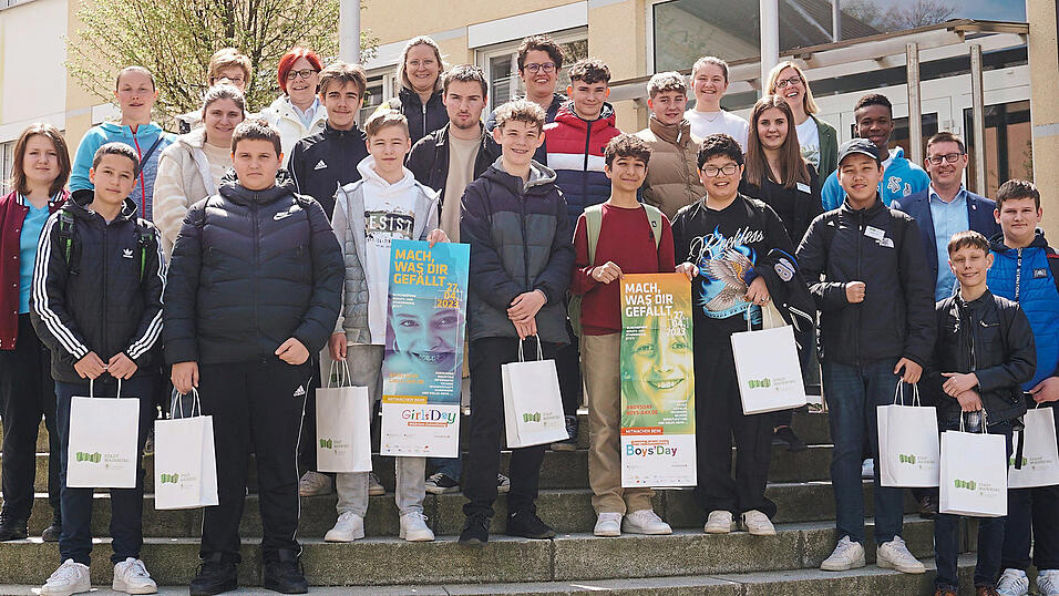 Die Teilnehmer des 'Boys' & Girls' Day' bekamen einen Einblick davon, welche T&auml;tigkeiten es bei einer Stadtverwaltung gibt.