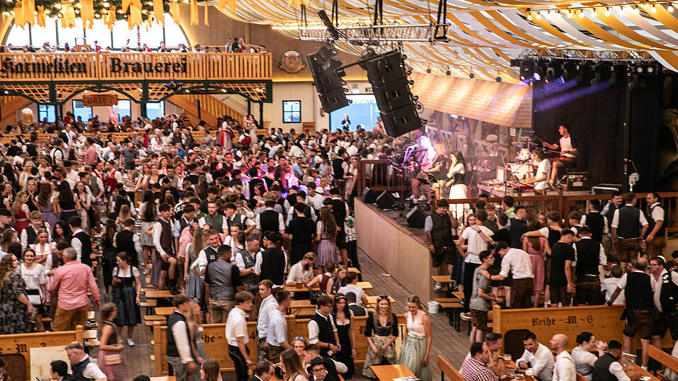 Das sind die Partybilder vom Dienstag, 12. August, aus dem Festzelt Nothaft. Das sind die Partybilder vom Dienstag, 12. August, aus dem Festzelt Nothaft.