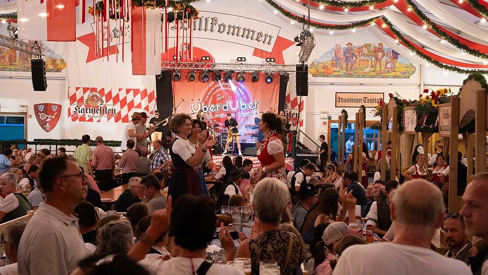 Die Partybilder vom Donnerstag, 13. August, aus dem Festzelt Greindl. Die Partybilder vom Donnerstag, 13. August, aus dem Festzelt Greindl.