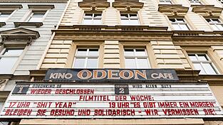 Mitte Dezember zieht der Bund die Notbremse und verhängt einen zweiten, harten Lockdown.