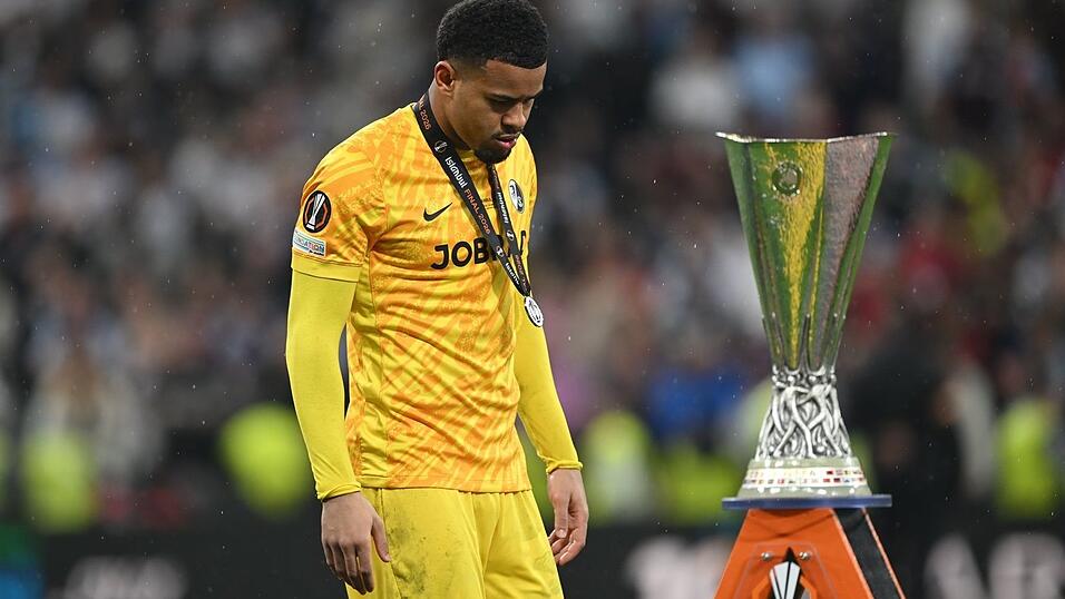 Die Troph&auml;e war f&uuml;r die Freiburger um Torwart Noah Atubolu nicht erreichbar.