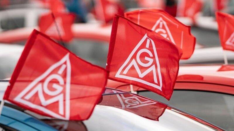 Die IG Metall ruft am Freitag auch Besch&auml;ftigte von Unternehmen in Niederbayern und der Oberpfalz zu Warnstreiks auf (Symbolbild).