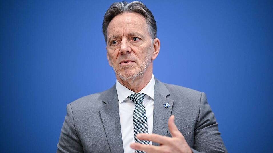 Der Präsident des Bundeskriminalamts, Holger Münch, appelliert an die Innenministerkonferenz, sich mit Blick auf die Landtagswahlen im kommenden Jahr mit der Frage zu beschäftigen, wer Zugang zu welchen Daten der Sicherheitsbehörden hat. (Archivbild)
