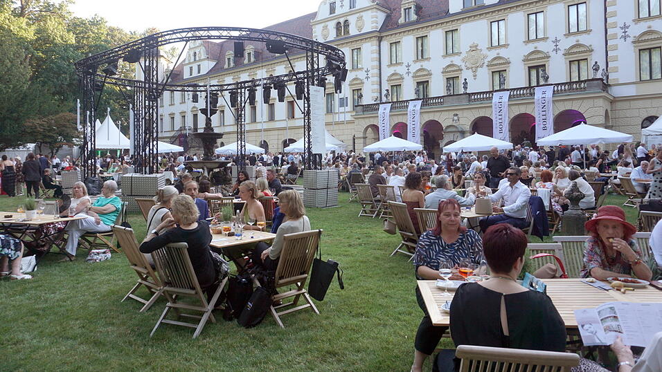 Vor der Premiere im Schlosshof. Vor der Premiere im Schlosshof.