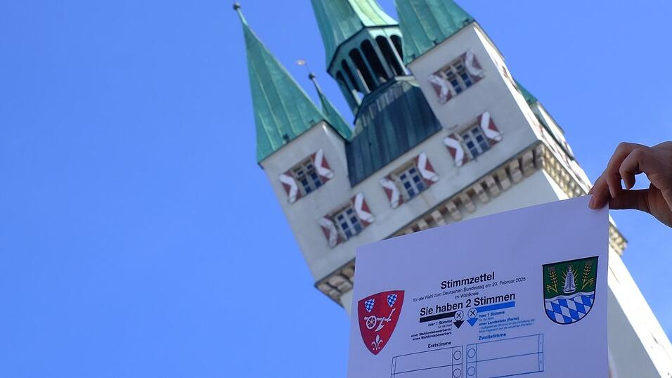 Die B&uuml;rger zeigten gro&szlig;es Interesse und brachten die Wahlbeteiligung auf Rekordniveau.