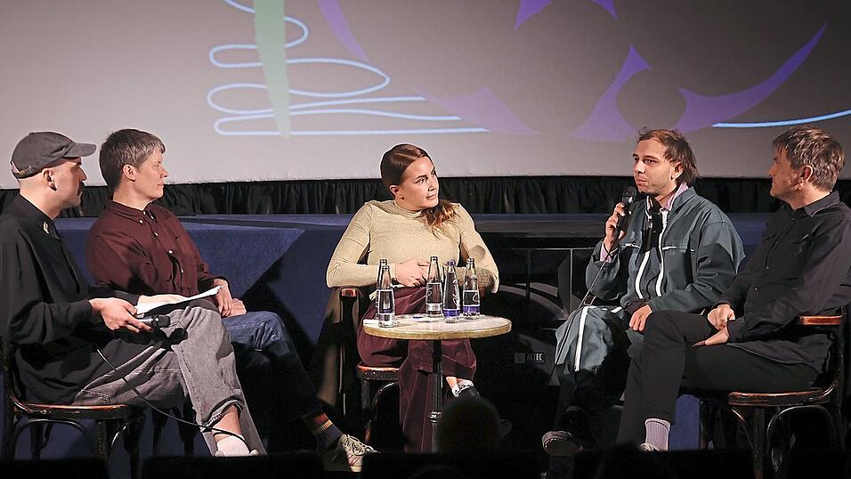 Moderator Lukas Lika (von links) hätte mit Andrea Kuhn, Sarah Waterfeld, Achim Kolba und Christoph Seidl gerne auch optimistische Blicke auf den Zustand der Kulturbranche geworden. Nur gebe es da derzeit kaum etwas, lautete das ernüchternde Fazit.