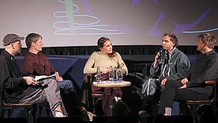 Moderator Lukas Lika (von links) hätte mit Andrea Kuhn, Sarah Waterfeld, Achim Kolba und Christoph Seidl gerne auch optimistische Blicke auf den Zustand der Kulturbranche geworden. Nur gebe es da derzeit kaum etwas, lautete das ernüchternde Fazit. Moderator Lukas Lika (von links) hätte mit Andrea Kuhn, Sarah Waterfeld, Achim Kolba und Christoph Seidl gerne auch optimistische Blicke auf den Zustand der Kulturbranche geworden. Nur gebe es da derzeit kaum etwas, lautete das ernüchternde Fazit.