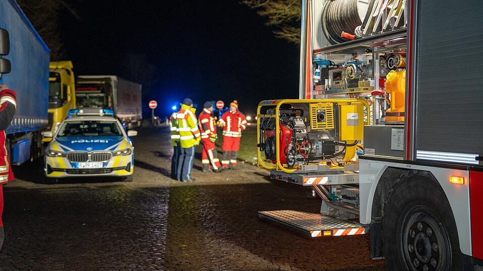 Auf einem Rastplatz bei Beratzhausen hat sich ein Auto überschlagen.