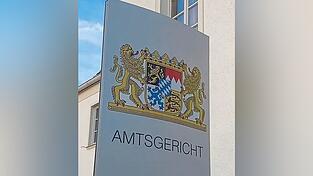 Ein ehemaliger Waffennarr saß am Dienstag vor dem Landauer Schöffengericht. Ein ehemaliger Waffennarr saß am Dienstag vor dem Landauer Schöffengericht.