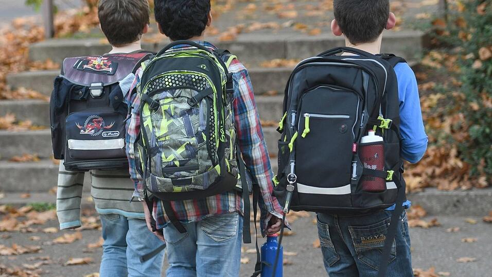 Könnten Schulkinder eine bessere Leistung abrufen, wenn der Unterricht erst um 9 Uhr beginnen würde? Mit dieser Frage beschäftigen sich seit geraumer Zeit einige Schlafforscher. (Symbolbild) Könnten Schulkinder eine bessere Leistung abrufen, wenn der Unterricht erst um 9 Uhr beginnen würde? Mit dieser Frage beschäftigen sich seit geraumer Zeit einige Schlafforscher. (Symbolbild)