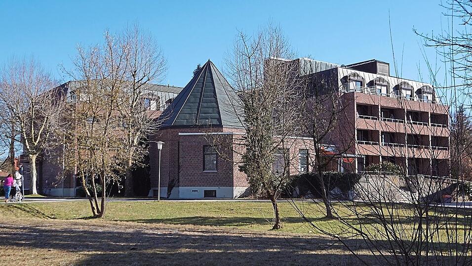 Der Caritasverband betreibt das Alten- und Pflegeheim Geschwister-Lechner-Haus in Vilsbiburg seit 1979.