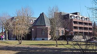 Der Caritasverband betreibt das Alten- und Pflegeheim Geschwister-Lechner-Haus in Vilsbiburg seit 1979.