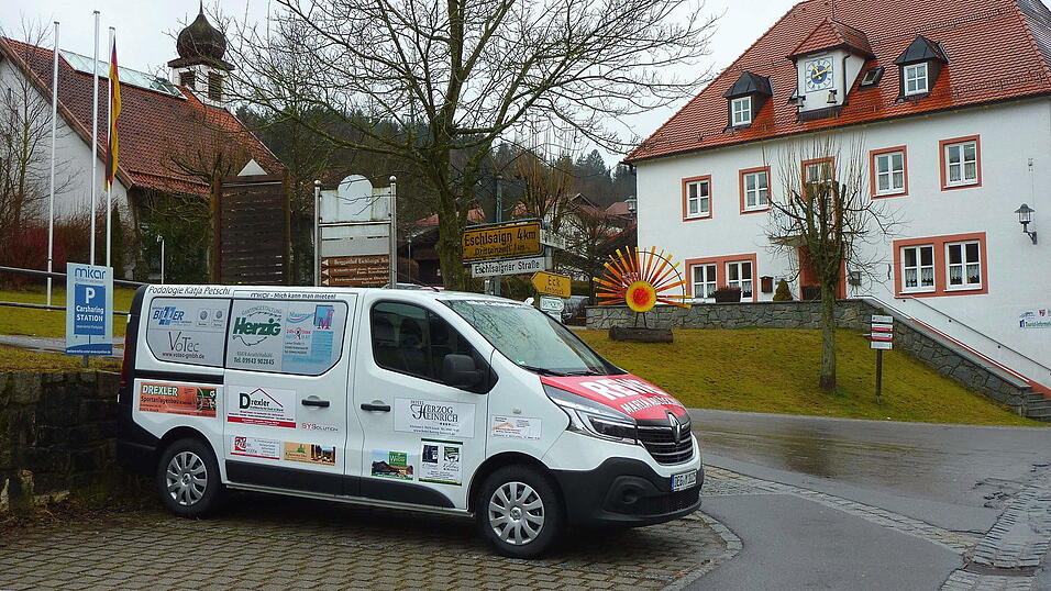 Den Renault Trafic am Mikar-Standort Arrach Dorfmitte kann jeder nutzen, der einen gültigen Führerschein hat. Den Renault Trafic am Mikar-Standort Arrach Dorfmitte kann jeder nutzen, der einen gültigen Führerschein hat.