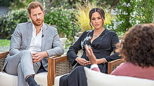 Das Interview von Harry (l.) und Meghan (r.) mit Talklegende Oprah Winfrey sorgt schon im Vorfeld f&uuml;r Z&uuml;ndstoff. Meghan beschuldigt das K&ouml;nigshaus, L&uuml;gen &uuml;ber sie zu verbreiten.