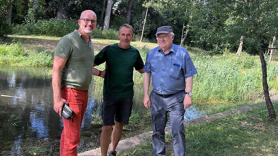 Bürgermeister Andreas Strauß, Adi Asenbauer und K.H. Krüger am Gemeindeweiher. Bürgermeister Andreas Strauß, Adi Asenbauer und K.H. Krüger am Gemeindeweiher.