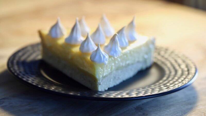 Leicht und frisch - die Zitronen-Tarte ist vor allem im Sommer ein Gaumenschmaus.