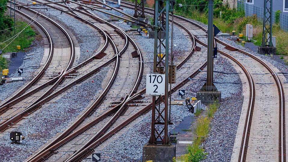 Die Strecke zwischen Berlin und Hamburg wurde von August 2025 bis Juni 2026 generalsaniert. (Archivbild) Die Strecke zwischen Berlin und Hamburg wurde von August 2025 bis Juni 2026 generalsaniert. (Archivbild)