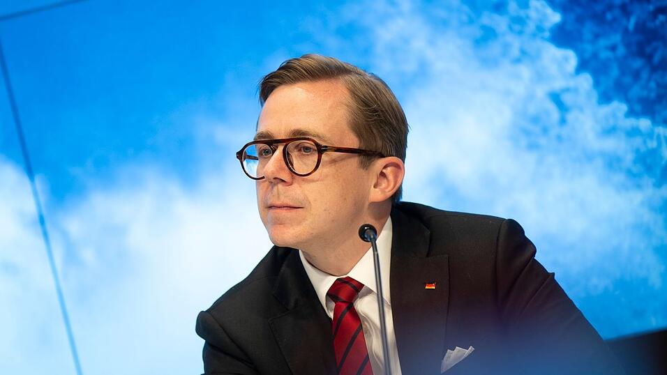 Staatsminister Amthor lehnt abstrakte Debatte &uuml;ber eine Grundgesetz&auml;nderung f&uuml;r mehr Klima- und Hitzeschutz ab.
