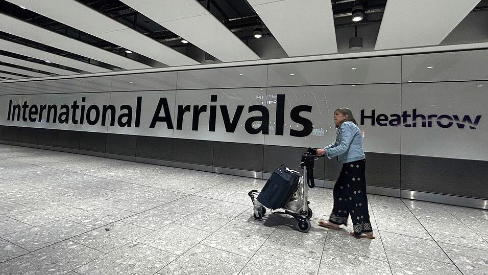 Unter anderem der Londoner Flughafen Heathrow war von einer Störung bei der Flugsicherung betroffen. (Archiv) Unter anderem der Londoner Flughafen Heathrow war von einer Störung bei der Flugsicherung betroffen. (Archiv)