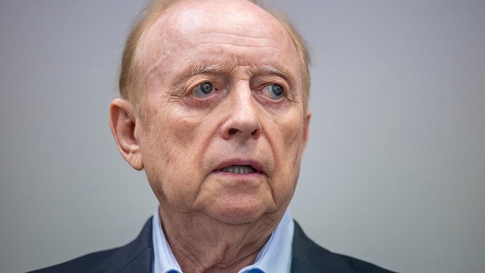 Bleibt trotz Fristablaufs auf freiem Fuß: Alfons Schuhbeck. (Archivbild)