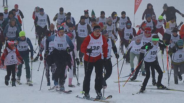 Ski sind beim diesj&auml;hrigen Mountain-Run eine M&ouml;glichkeit, sich durch den Schnee des Voithenbergs Richtung Ziel zu bewegen.