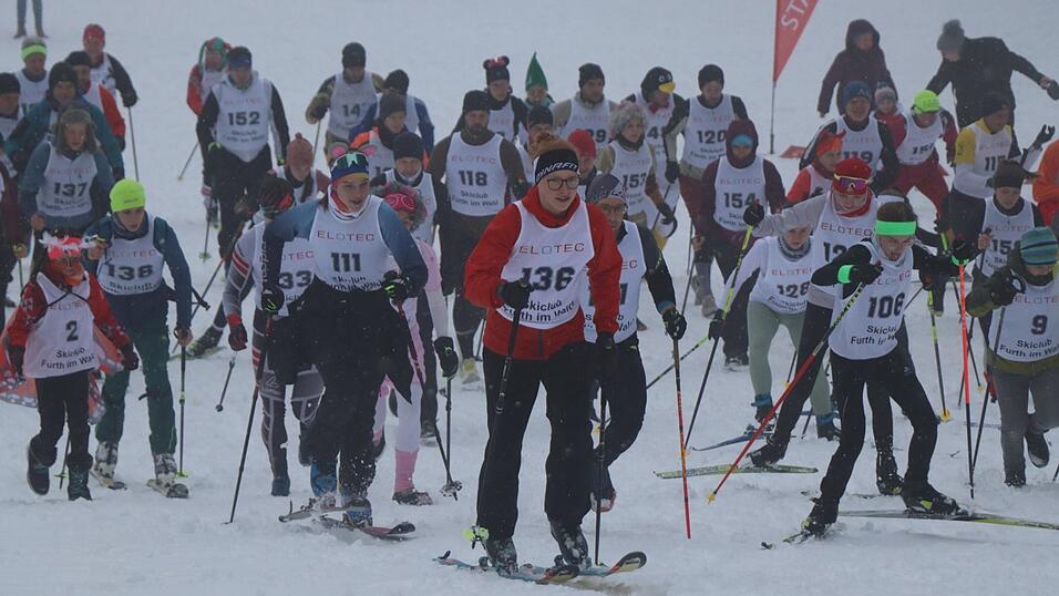 Ski sind beim diesj&auml;hrigen Mountain-Run eine M&ouml;glichkeit, sich durch den Schnee des Voithenbergs Richtung Ziel zu bewegen.