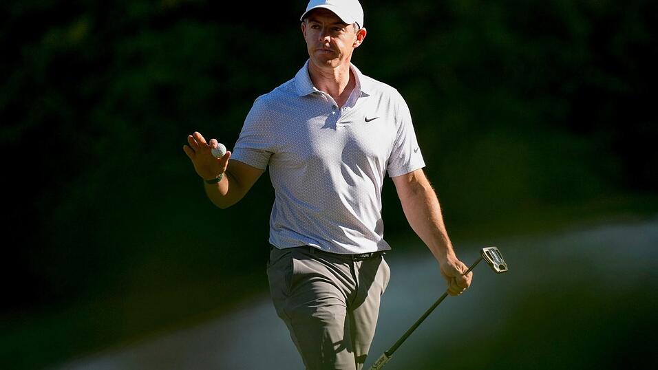 Rory McIlroy steht beim Masters in August nach einer sensationellen Runde vor der Titelverteidigung. Rory McIlroy steht beim Masters in August nach einer sensationellen Runde vor der Titelverteidigung.