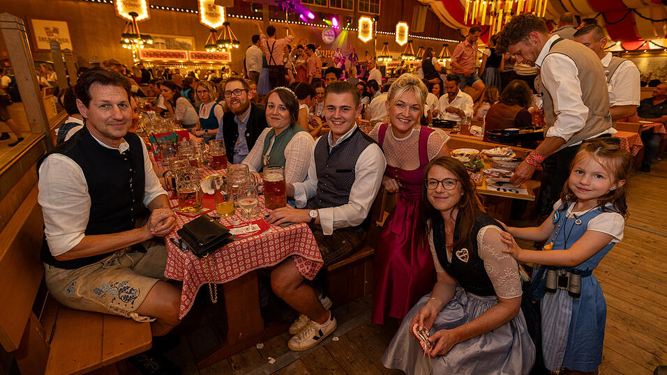 Die Partybilder vom Freitag, 9. August 2024, aus dem Festzelt Kr&ouml;nner.