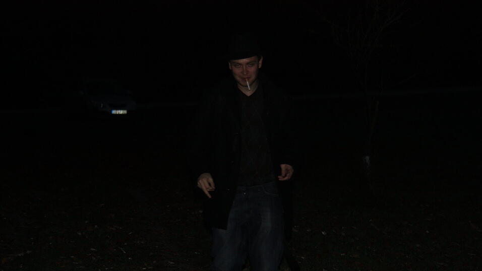 Videojournalist Mathias Adam (21) vor und hinter der Kamera. (Foto: Pfeffer)