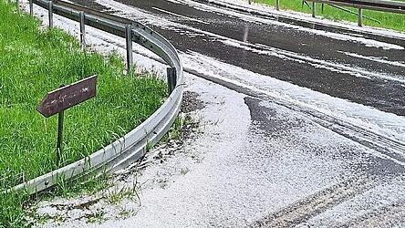 Kein Schnee, kein Schaum: Hier hagelte es kr&auml;ftig.