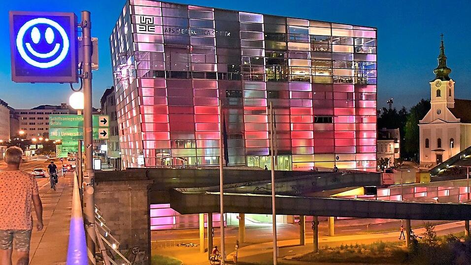 Das Ars Electronica Center widmet sich Zukunftstechnologien. Das Ars Electronica Center widmet sich Zukunftstechnologien.