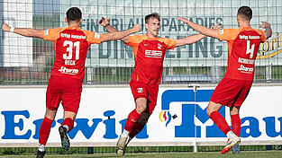 Tobias Lermer (M.) erzielt beim letzten Gastspiel Aubstadts in Hankofen den 1:0-Siegtreffer. Ein bisschen etwas von der damaligen Mentalität würde den „Dorfbuam“ auch dieses Mal wohl ganz guttun.