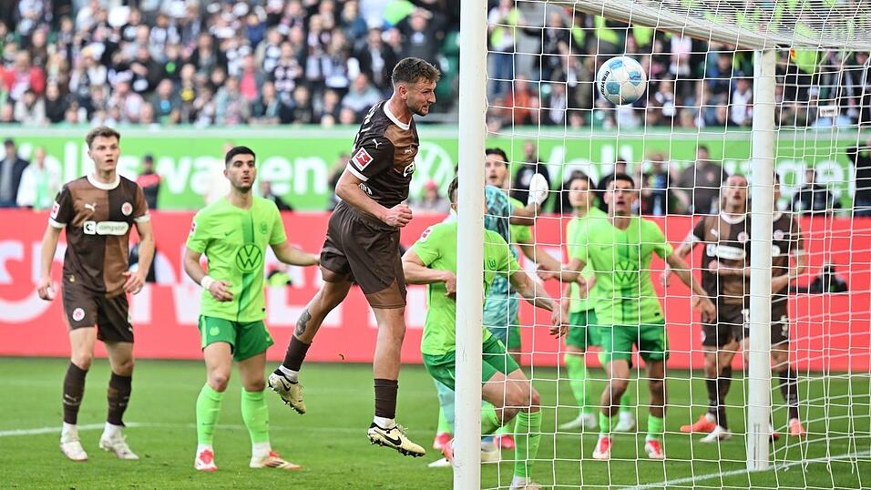 Siebe Van der Heyden brachte St. Pauli in Wolfsburg in Führung.