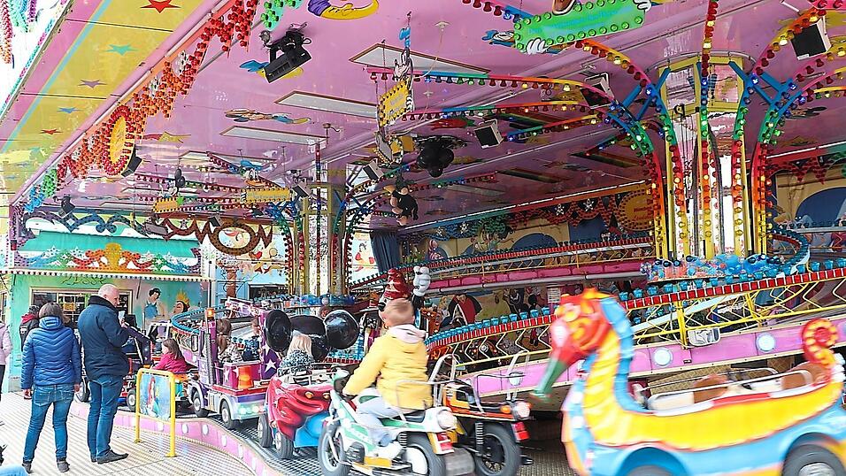 Am Donnerstag fand der Familientag mit verg&uuml;nstigten Preisen auf der Dult statt.