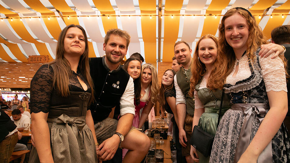 Die Partybilder vom Sonntag, 17. August, aus dem Festzelt Nothaft. Die Partybilder vom Sonntag, 17. August, aus dem Festzelt Nothaft.