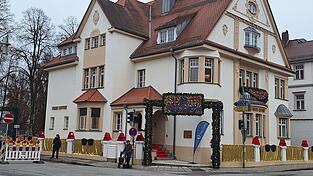 In der alten Stadtvilla an der Ecke Hans-Krämer-/Bahnhofstraße gibt es nun Brillen über Brillen - geordnet nach Designermarken.