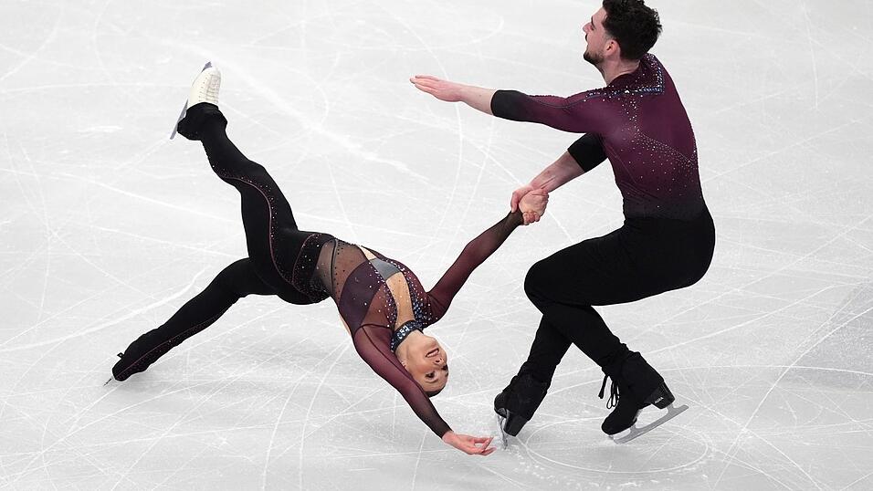 Sind nicht nur auf dem Eis fleißig: Annika Hocke und Robert Kunkel. (Archivbild) Sind nicht nur auf dem Eis fleißig: Annika Hocke und Robert Kunkel. (Archivbild)