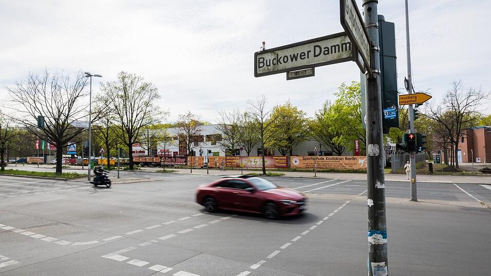 Die gemeinsame Fahrt zweier M&auml;dchen auf einem E-Scooter durch Berlin-Neuk&ouml;lln endet f&uuml;r eine 14-J&auml;hrige t&ouml;dlich.