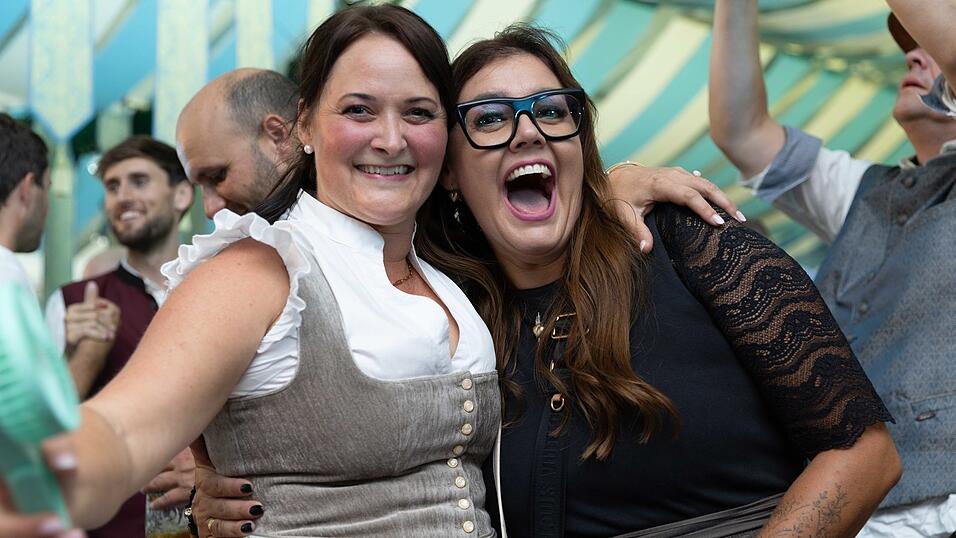 Die Partybilder vom Samstag, 8. August, aus dem Festzelt Wenisch. Die Partybilder vom Samstag, 8. August, aus dem Festzelt Wenisch.