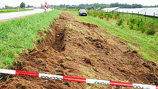 Der Fundort entlang der Kreisstra&szlig;e bei Fronberg blieb l&auml;nger abgesperrt.