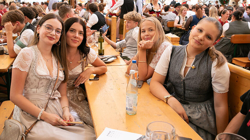 Die Partybilder vom Montag,11. August, aus dem Festzelt Nothaft. Die Partybilder vom Montag,11. August, aus dem Festzelt Nothaft.