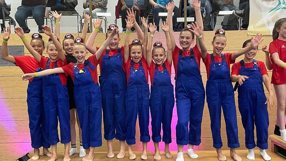 Freuten sich riesig &uuml;ber den zweiten Platz: Die KGW 1 des TV Wallersdorf.