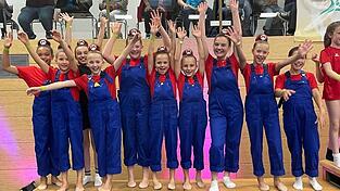 Freuten sich riesig &uuml;ber den zweiten Platz: Die KGW 1 des TV Wallersdorf.